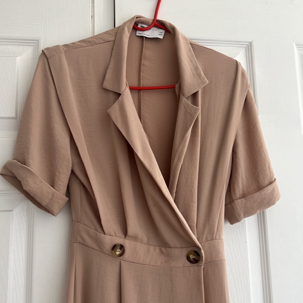 ASOS DESIGN- wrap tax midi dress with shoulder pads - Picture 5 of 6